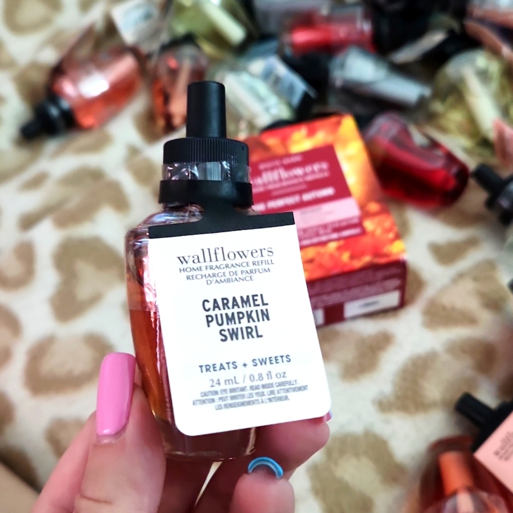 NWT CARAMEL PUMPKIN SWIRL WALLFLOWER REFILL